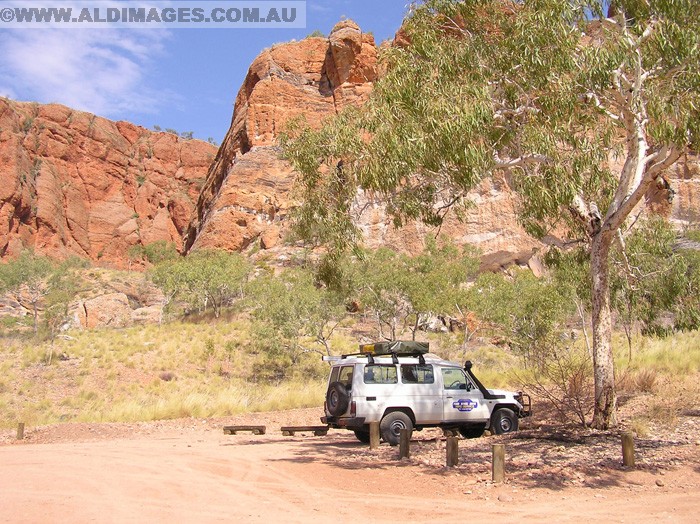 678x501 pixels (277K)